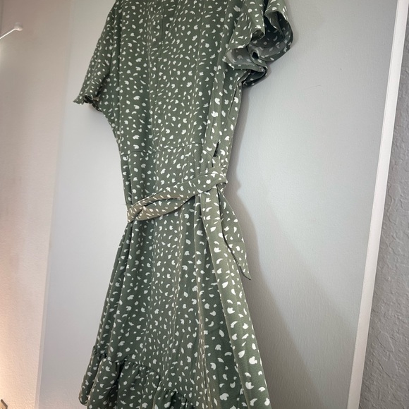 NWT Green and White Wrap Dress - Picture 7 of 7